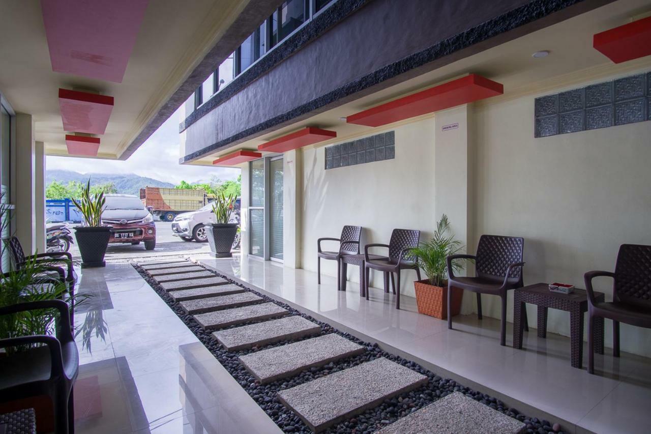 Hotel Reddoorz Near Taman Kota Ternate Extérieur photo